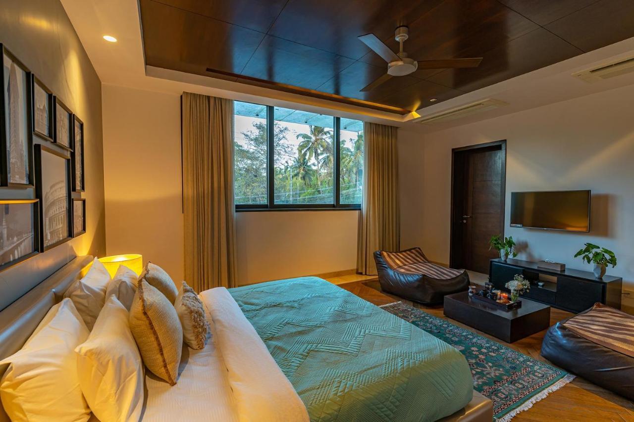 Oceanic Sunsets With River View, Comp Breakfast & Infinity Pool At Stayvista Verem Eksteriør billede
